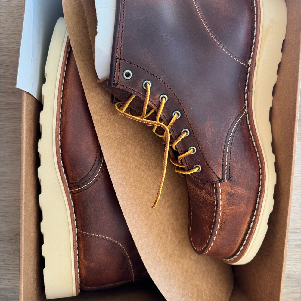 Red Wing Boot - Heritage - Style 3428- size 9.5 NWT never worn still in box
